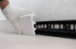 Installation of baseboards We add those finishing touches that make all the difference with properly installed baseboards